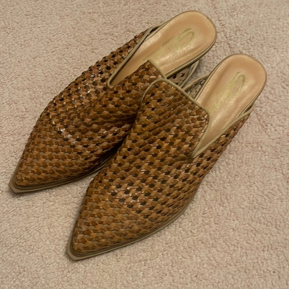 Women’s shoes, size 9